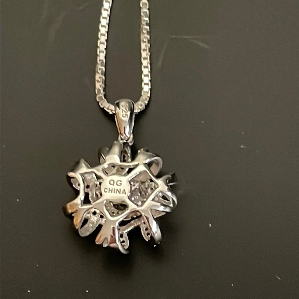 Vintage Silver 925 QC Silver Pendant with 925 stamped Italy chain necklace - Picture 3 of 8